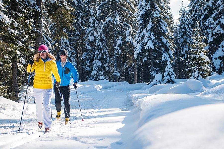 altenmarkt-zauchensee-tourismus winter sport bewegung paar langlaufen